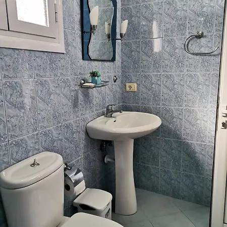 Margarita - Entire House With 4 Bedrooms And Free Parking بيت للعطل Gjirokastër
