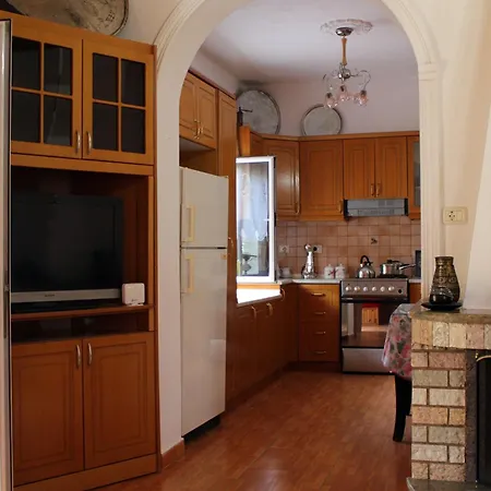 Margarita - Entire House With 4 Bedrooms And Free Parking بيت للعطل *