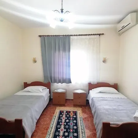 Margarita - Entire House With 4 Bedrooms And Free Parking بيت للعطل Gjirokastër