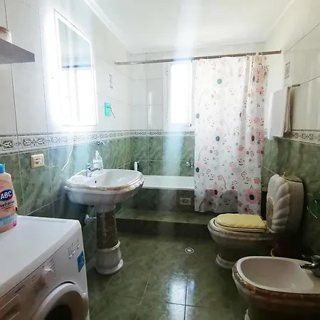 Margarita - Entire House With 4 Bedrooms And Free Parking بيت للعطل Gjirokastër